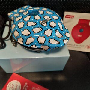 Brand New DASH Personal-sized Mini Waffle Maker Cute Penguin Christmas Themed